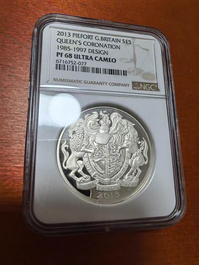 长老汇蛇年精选第四十一场拍卖 - 2013英国伊丽莎白二世加冕六十周年纪念5英镑加厚精制银币， NGC PF68UC，加厚盒，85-97头像