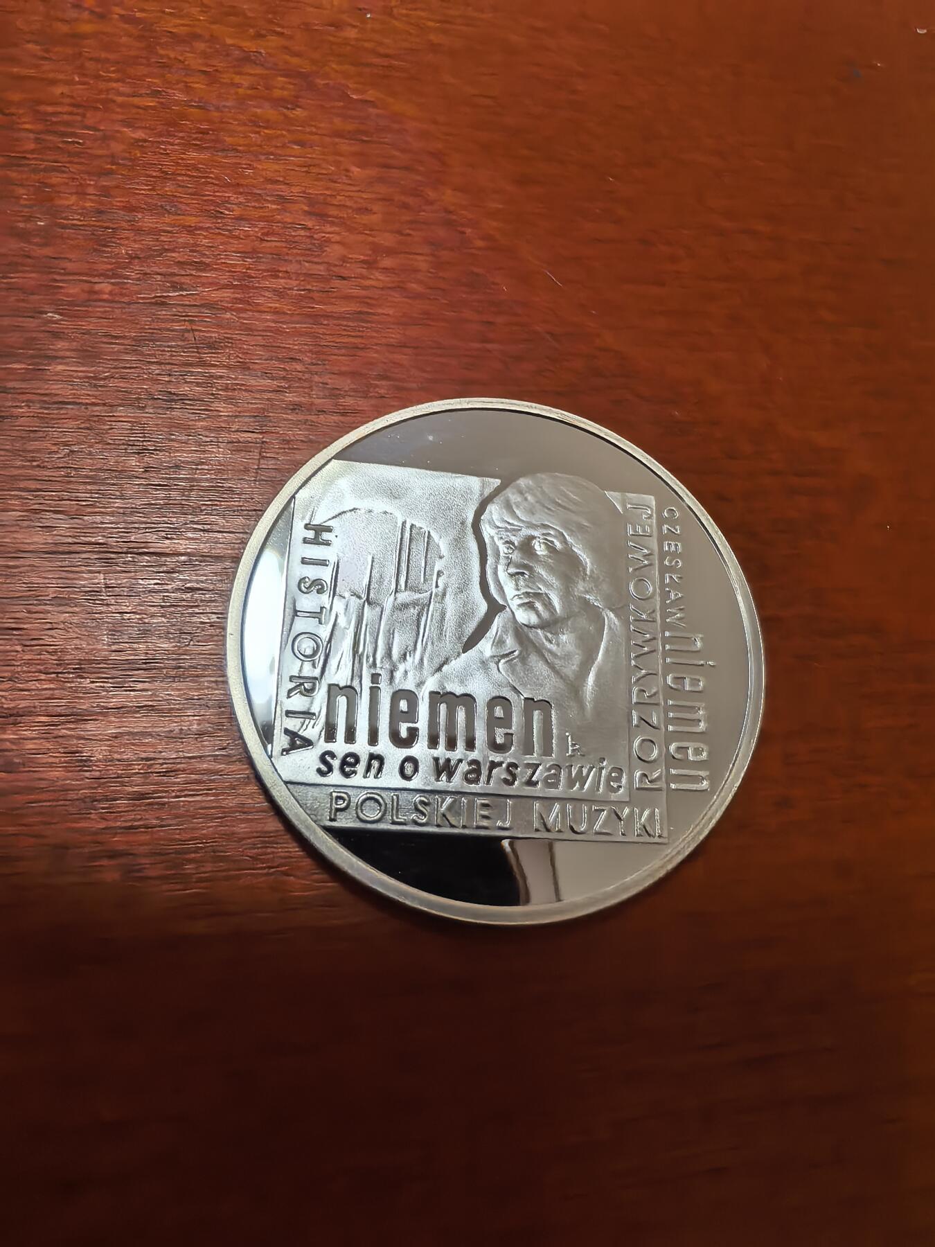 长老汇蛇年精选第四十一场拍卖 2009波兰艺术家切斯瓦夫·尼曼10兹罗提精制银币，14.14克925银