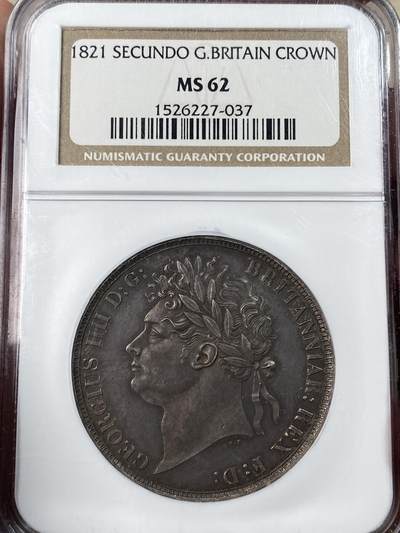万国钱币拍卖第052期 - NGC MS62 1821年SECUNDO英国乔治四世马剑1克朗 英国马剑系列中的名誉品种 Pistrucci倾力之作 浓郁红酒包浆 高点细节极佳 NGC老白盒典藏品质