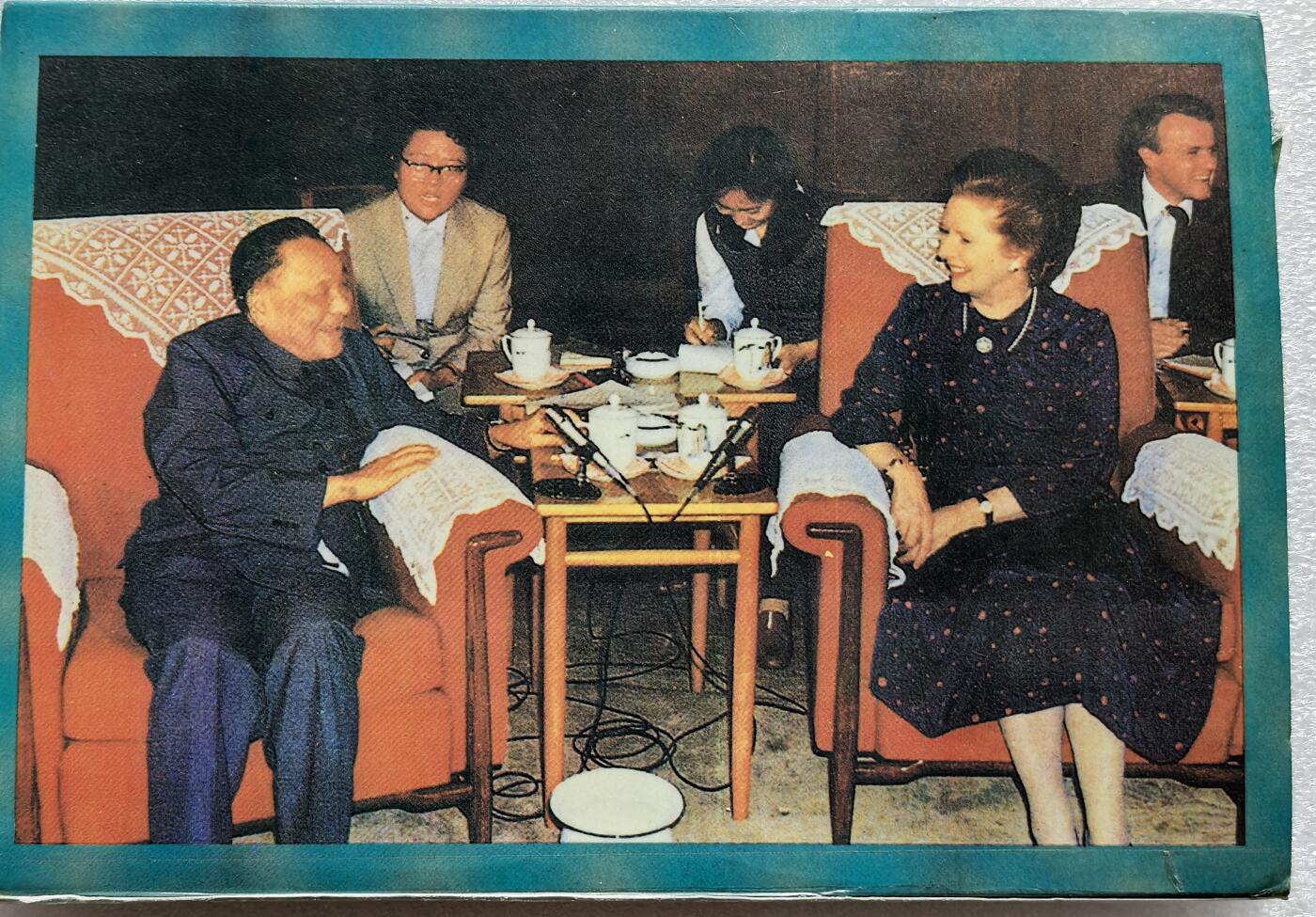 各国优质散币及梵蒂冈纪念币专场，周六晚上九点倒数截拍，满百包邮，可寄存半年，喜欢朋友微信扫描二维码可直接参拍 香港回归套币一组