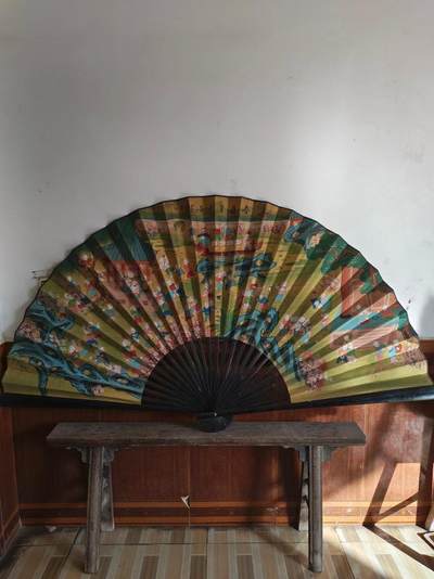 手绘老挂扇：百子图，正面是手绘绢画，背面是老牛皮纸的，展开1.8米高99厘米，品相一流，保老保真 - 手绘老挂扇：百子图，正面是手绘绢画，背面是老牛皮纸的，展开1.8米高99厘米，品相一流，保老保真