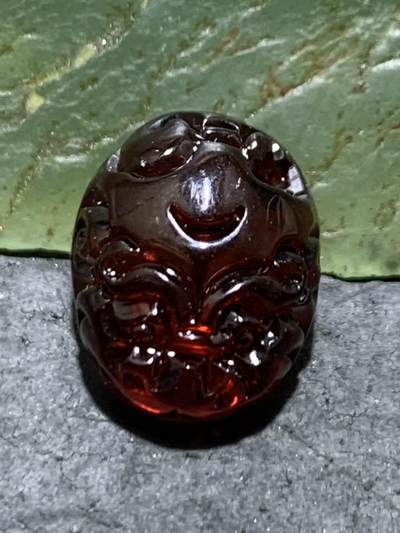 乌克兰血珀雕刻貔貅通货戒面一个， - 乌克兰血珀雕刻貔貅通货戒面一个，