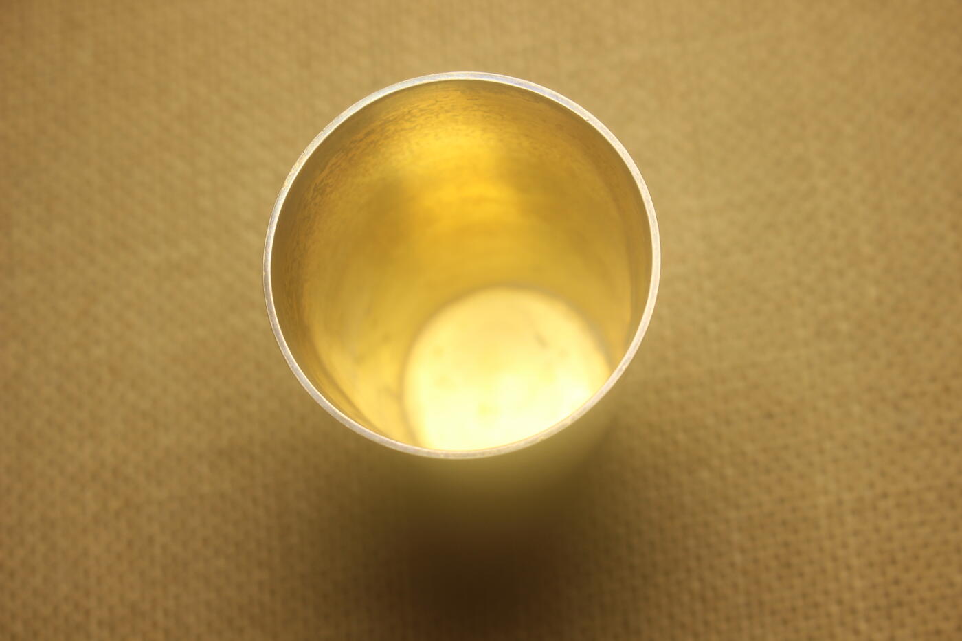 2025.9.2德系主题小拍卖 银质纪念酒杯，底部附星月皇冠800银标，上书致敬战友情谊，汉诺威，1934年10月1日（In dankb. Kameradschaft.Fromelt，Hannover，1.10.34），上边直径5厘米，下边直径3.5厘米，高7.5厘米，重58克，近库存品相