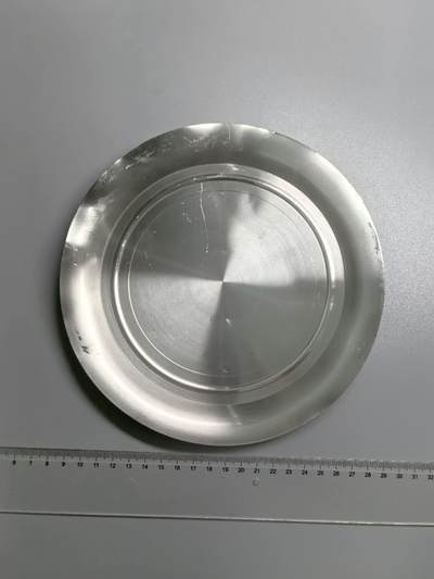 小驴勋章奖章收藏8月30日星期六晚18点拍卖（有偿代拍，送拍规则在简介最后，参拍须阅读规则后再参拍，关系到运费包装发货时效真假辨别等关键信息，店主微信码在最后一拍品） - 远东锡器制作大锡盘一个，有点变形