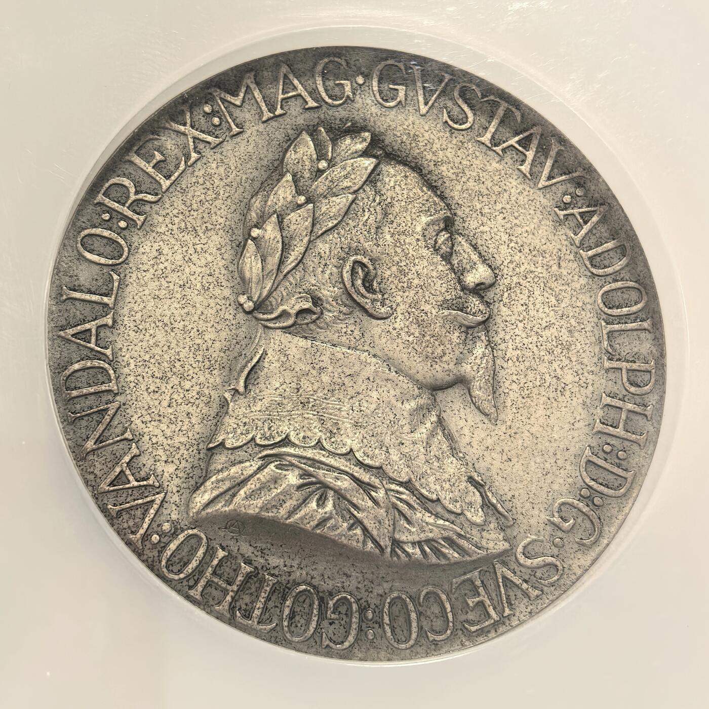 博洋堂世界钱币拍卖第136期（全场包邮） NGC MS64 唯一冠军！瑞典纪念阿道夫古斯塔夫2世逝世300周年，60mm巨大厚重，加大加厚盒子。
