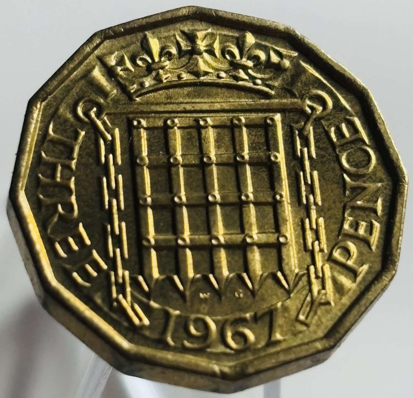 文馨钱币收藏第 269 场，长期接收代拍品 全新原铜光未流通 1967 年英国 3 便士铜币