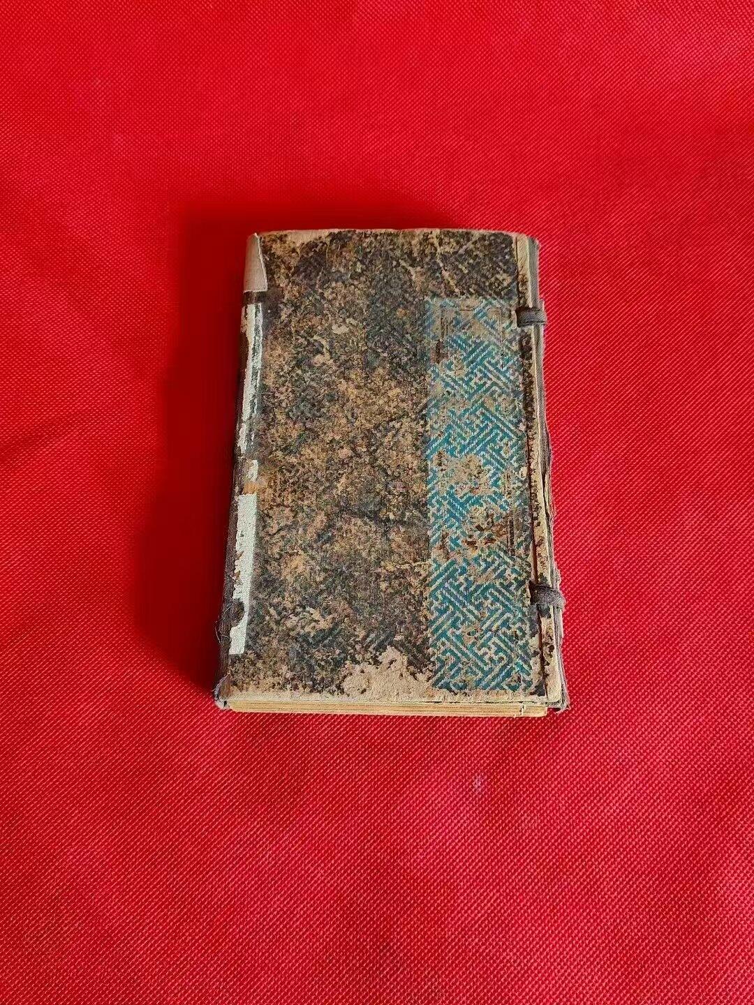 清末民国时期，崇正闢謬永吉通书，六册十四卷全，杨筠造命千金歌，十天干所宜，古造命相地富贵歌，修天赐方求子方《有很多治病神方》，论凶星起例及制化，神煞起例及辨闻真假，年月干支吉凶神煞，七十二穿山龍解，建造宅舍，求医冶病，送瘟逐疫，二十四山奇门定局，尺寸18/10.5厘米，品相一级，保老保真。