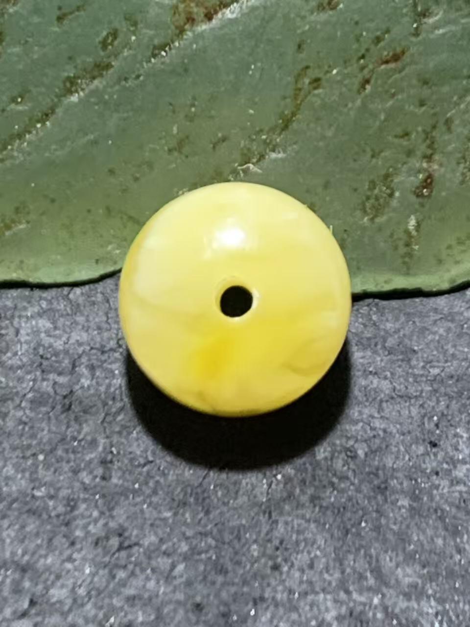 天然俄料原矿蜜蜡老形桶珠一颗