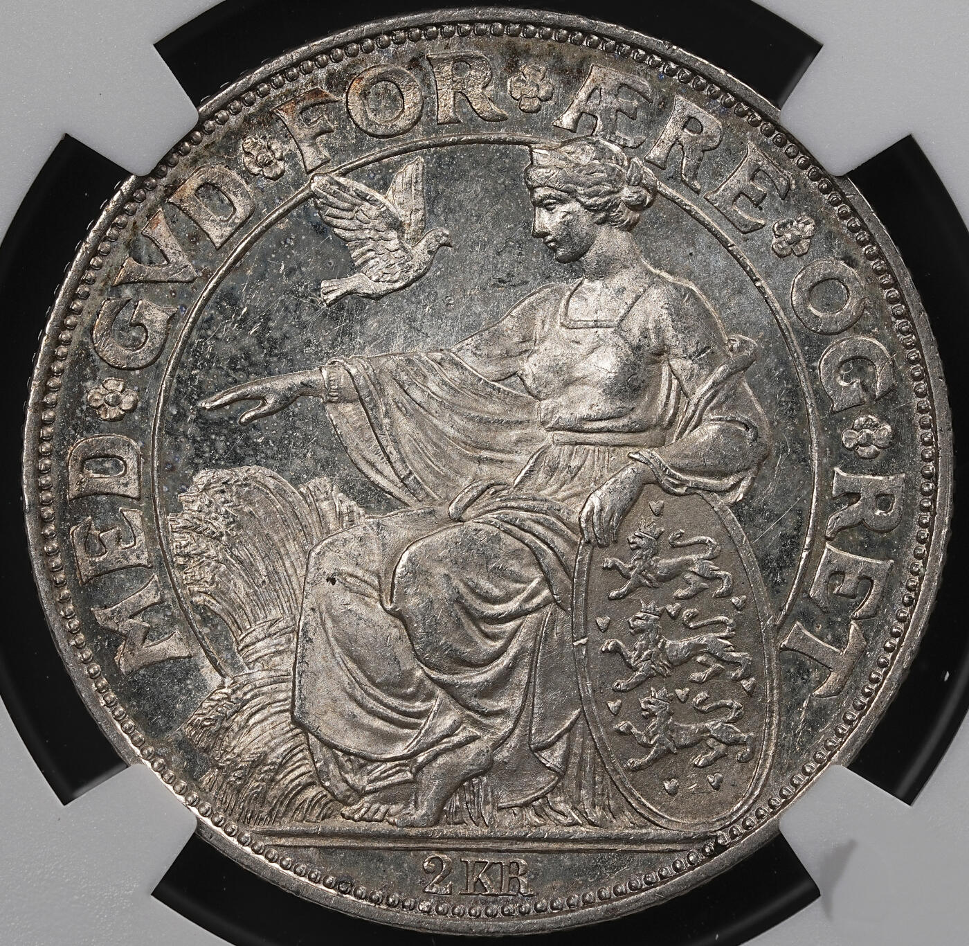 修遠堂世界钱币第八十二期 NGC MS64 1903年丹麦国王登基40周年纪念2克朗银币