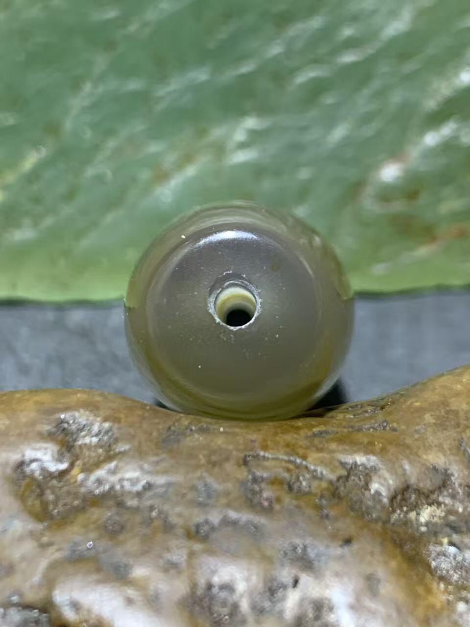 高玉化冻料巴西玛瑙通货桶珠一个，
