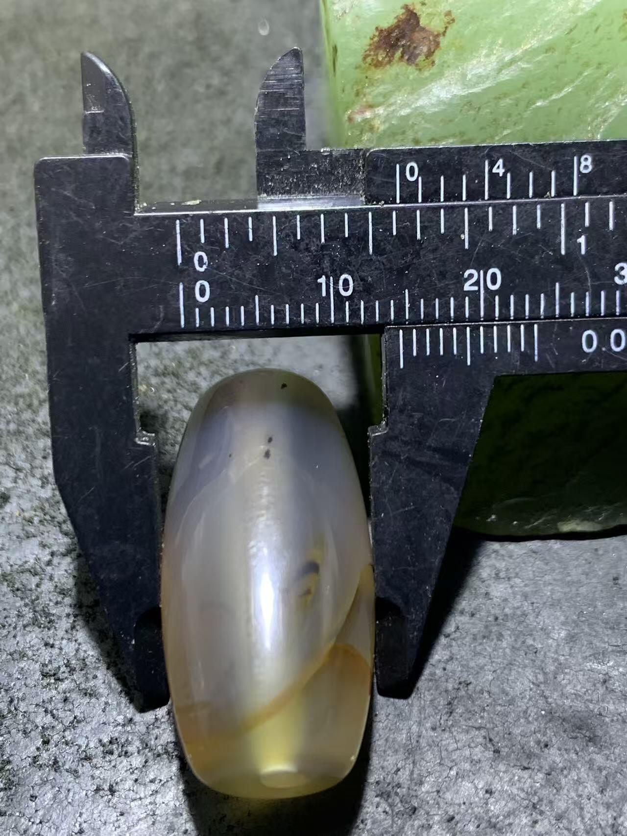 高玉化冻料巴西玛瑙通货桶珠一个，