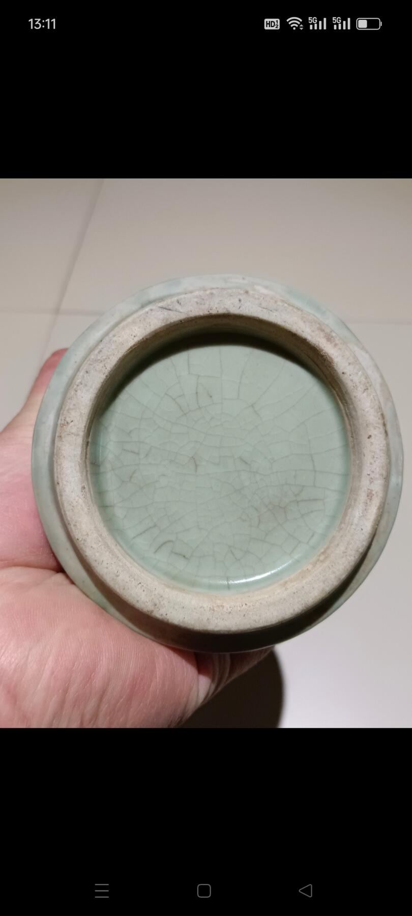 民国时期单色釉赏瓶，造型精美，通体开片，包浆温润如玉，保存完好，品相一流，非常难得