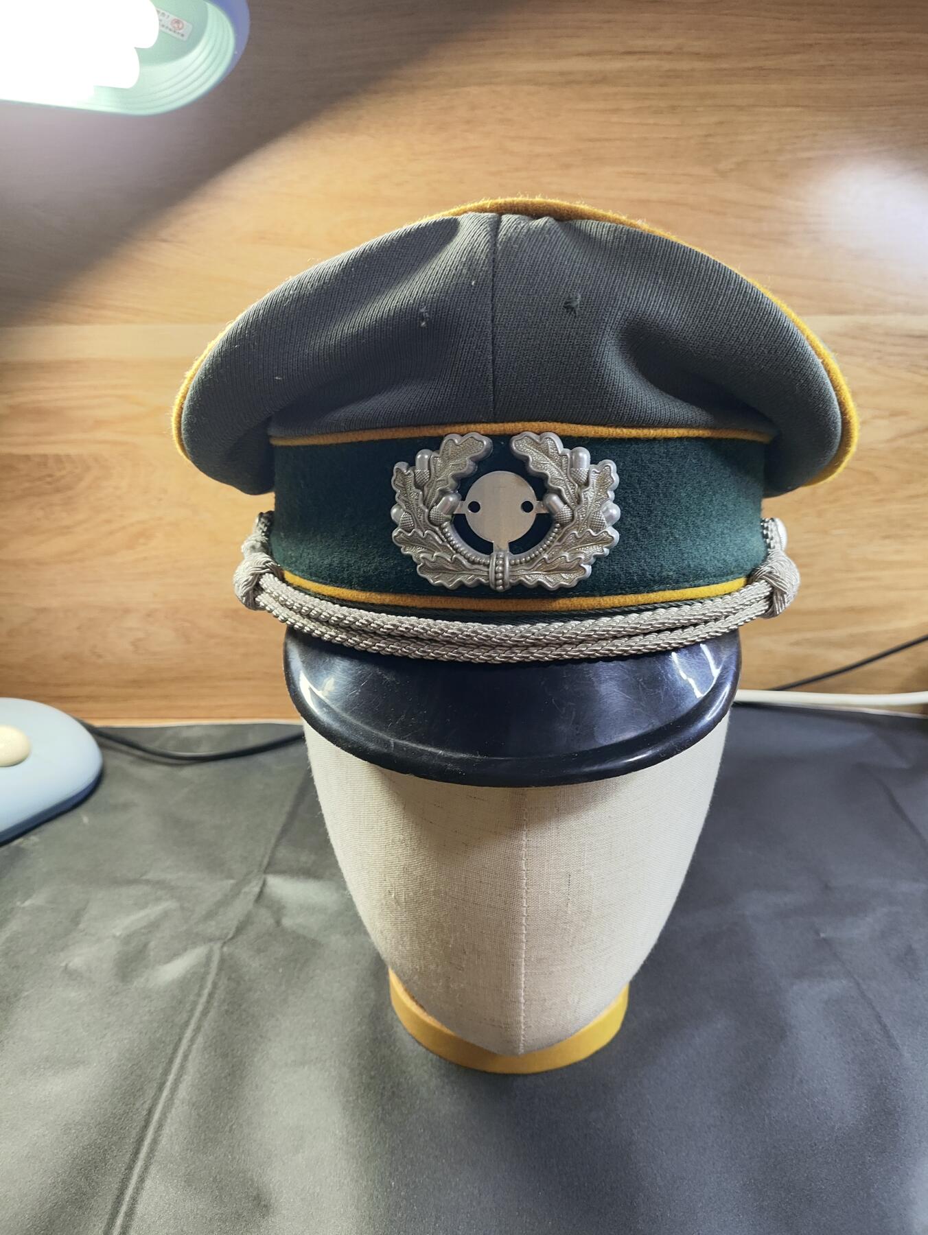 新时代收藏徽章红藏拍卖(第二十五场)  徽章纸品证书杂项 二战魏玛共和国骑兵大檐帽 58头围 马裤呢材质