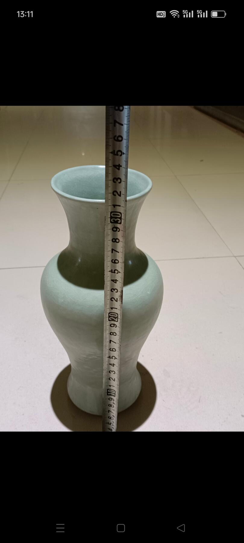 民国时期单色釉赏瓶，造型精美，通体开片，包浆温润如玉，保存完好，品相一流，非常难得