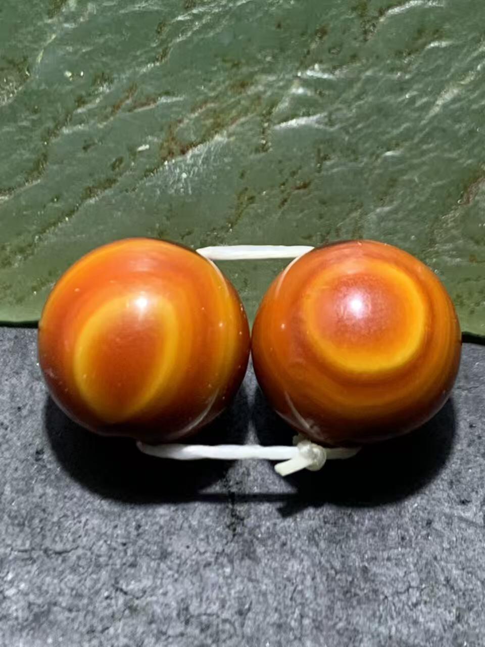 精美高玉化天眼纹缠丝玛瑙腰珠一对，