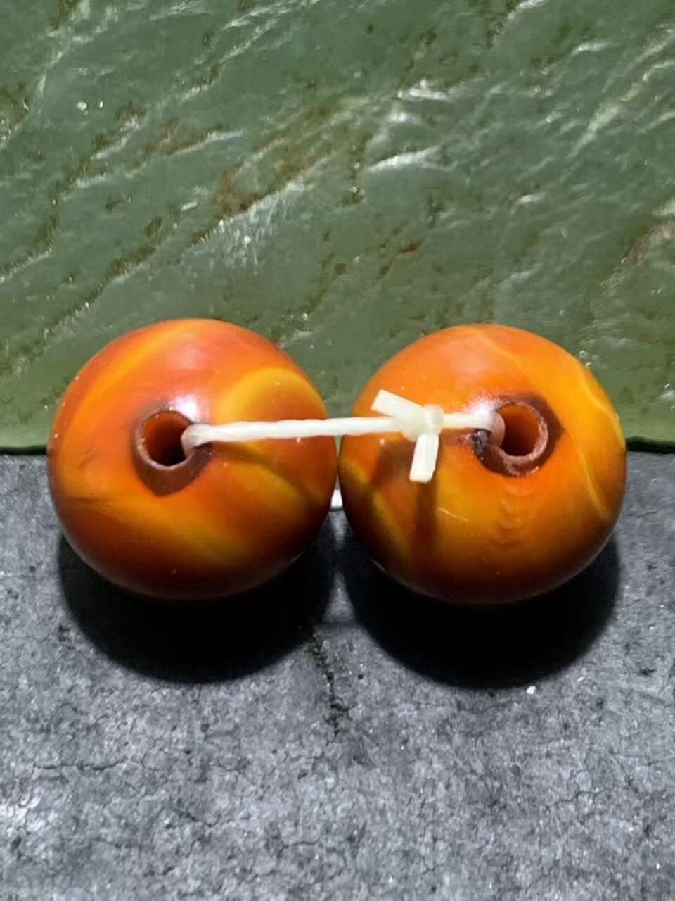 精美高玉化天眼纹缠丝玛瑙腰珠一对，