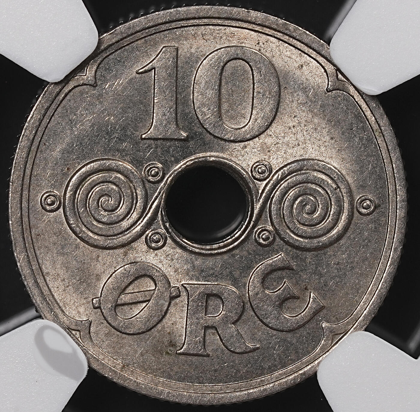 修遠堂世界钱币第八十二期 NGC MS64 1941年法罗群岛10欧尔 亚军分