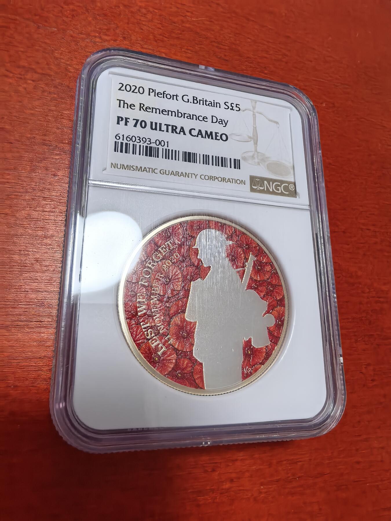 长老汇蛇年精选第四十二场拍卖 2020 英国阵亡将士纪念日5英镑彩色精制加厚银币，NGC PF70UC，盒证全，710枚