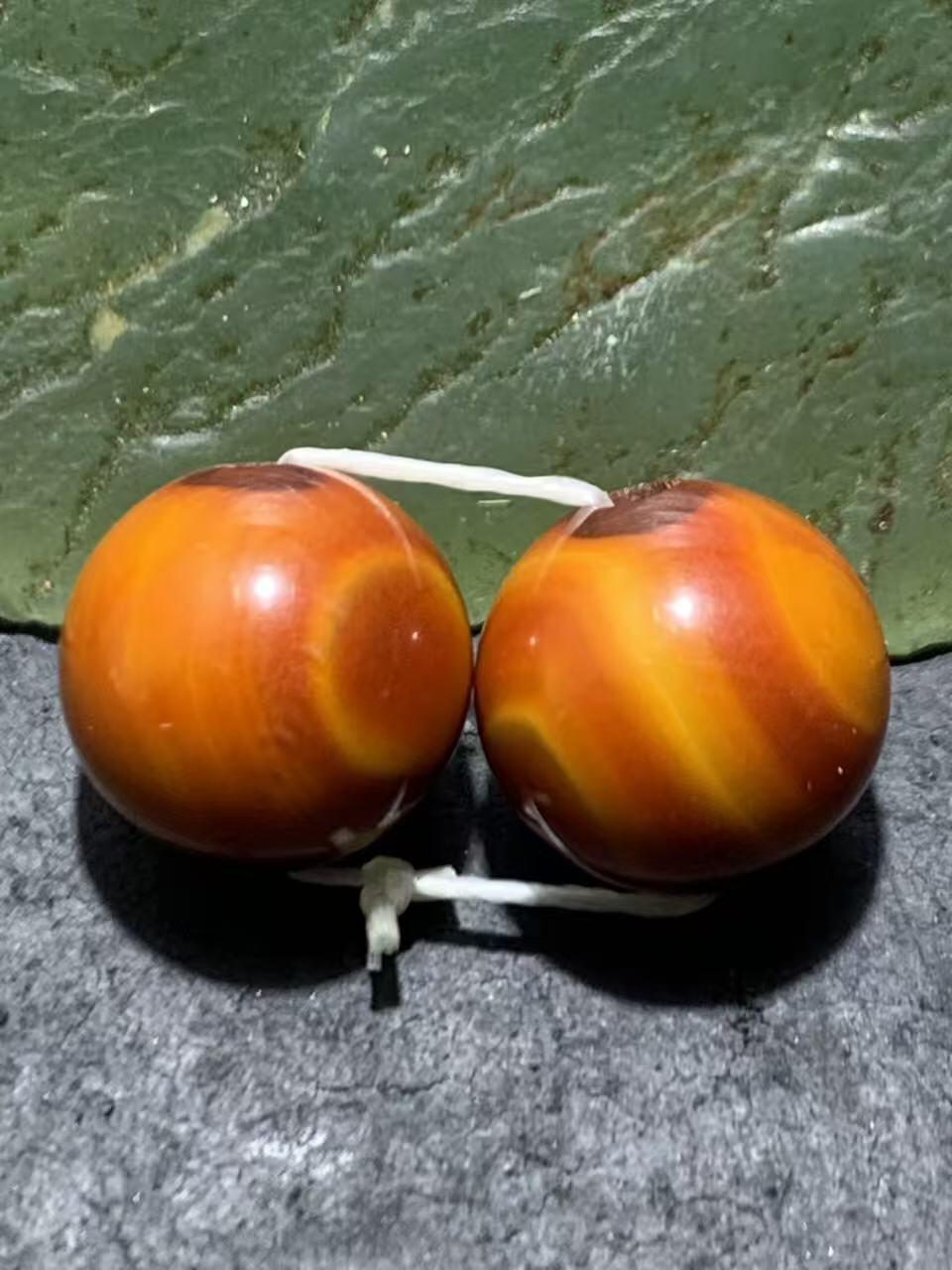 精美高玉化天眼纹缠丝玛瑙腰珠一对，