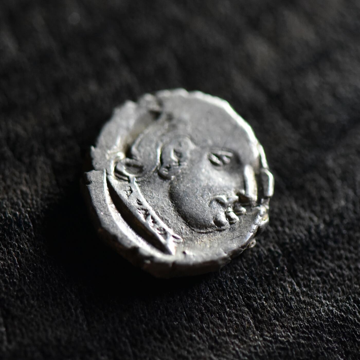 【良泉】【国庆精品场】10月2日晚19.30点开拍！ 222组，西方古代钱币、印章专场 公元3世纪【西郡太守】西萨特拉普王朝，背三拱佛丘、星月银币，2.29克