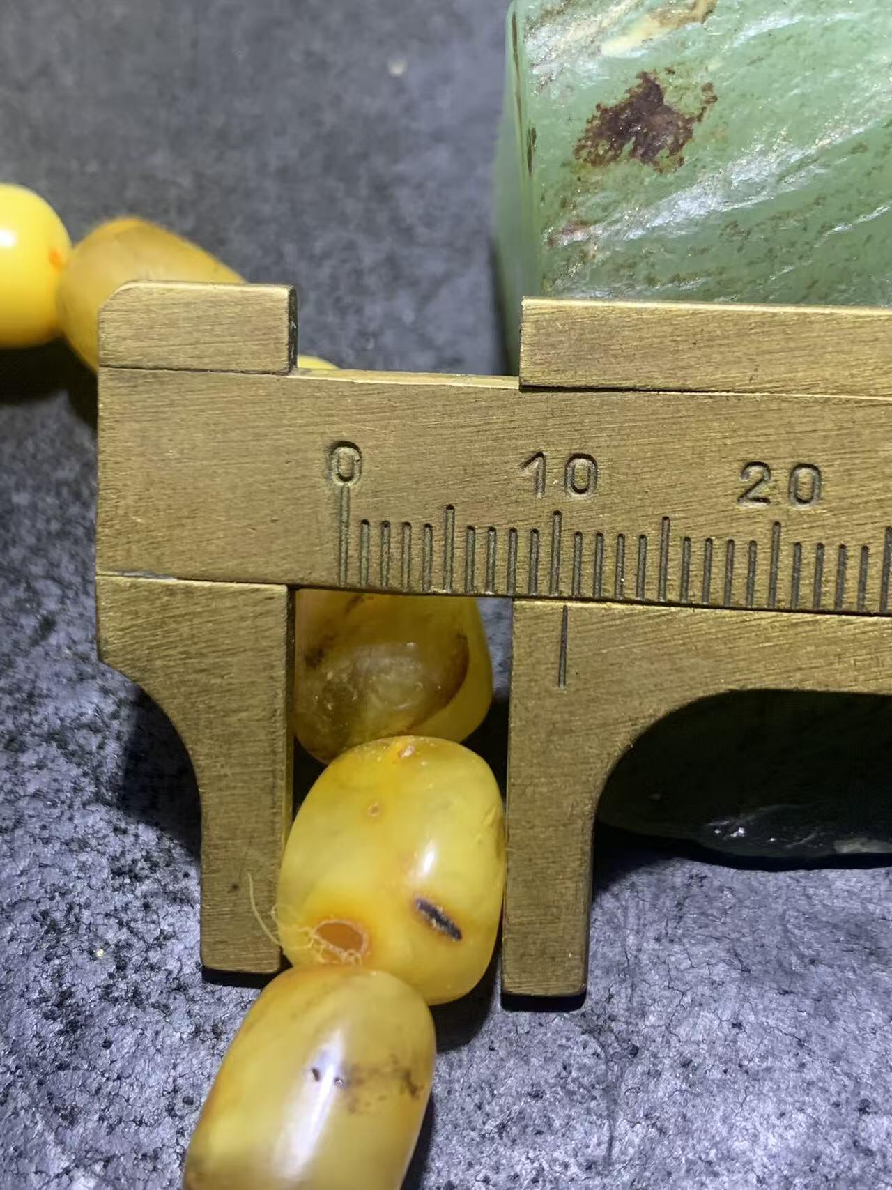 天然乌克兰蜜蜡随形手串1条！