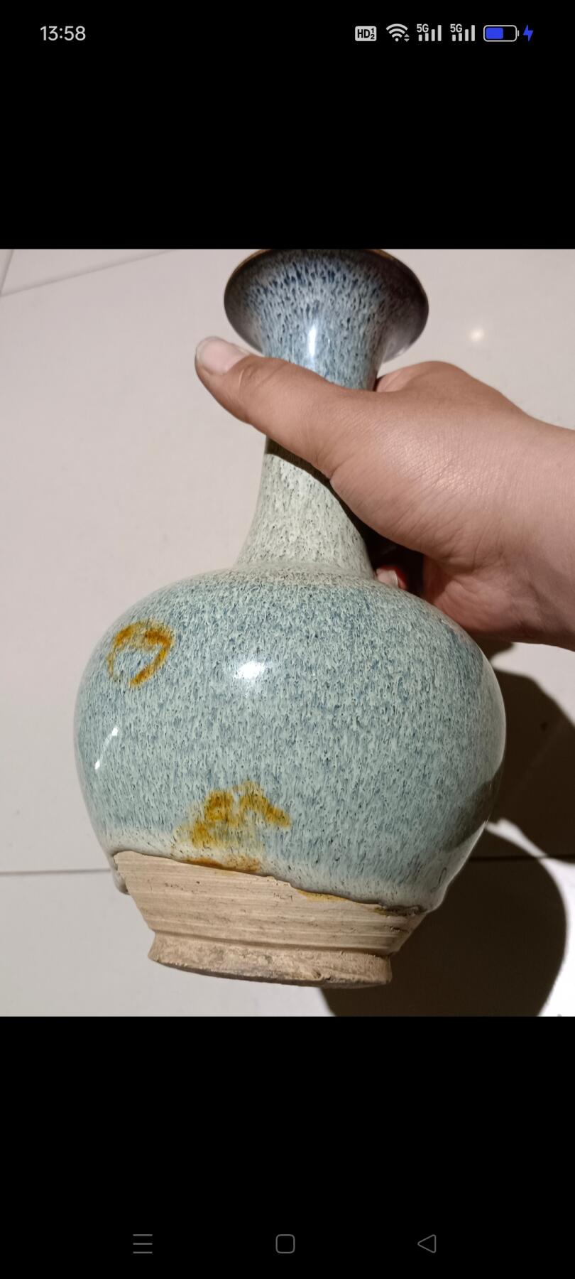 老钧釉长颈瓶，釉水一流，造型精美，保存完好，品相一流