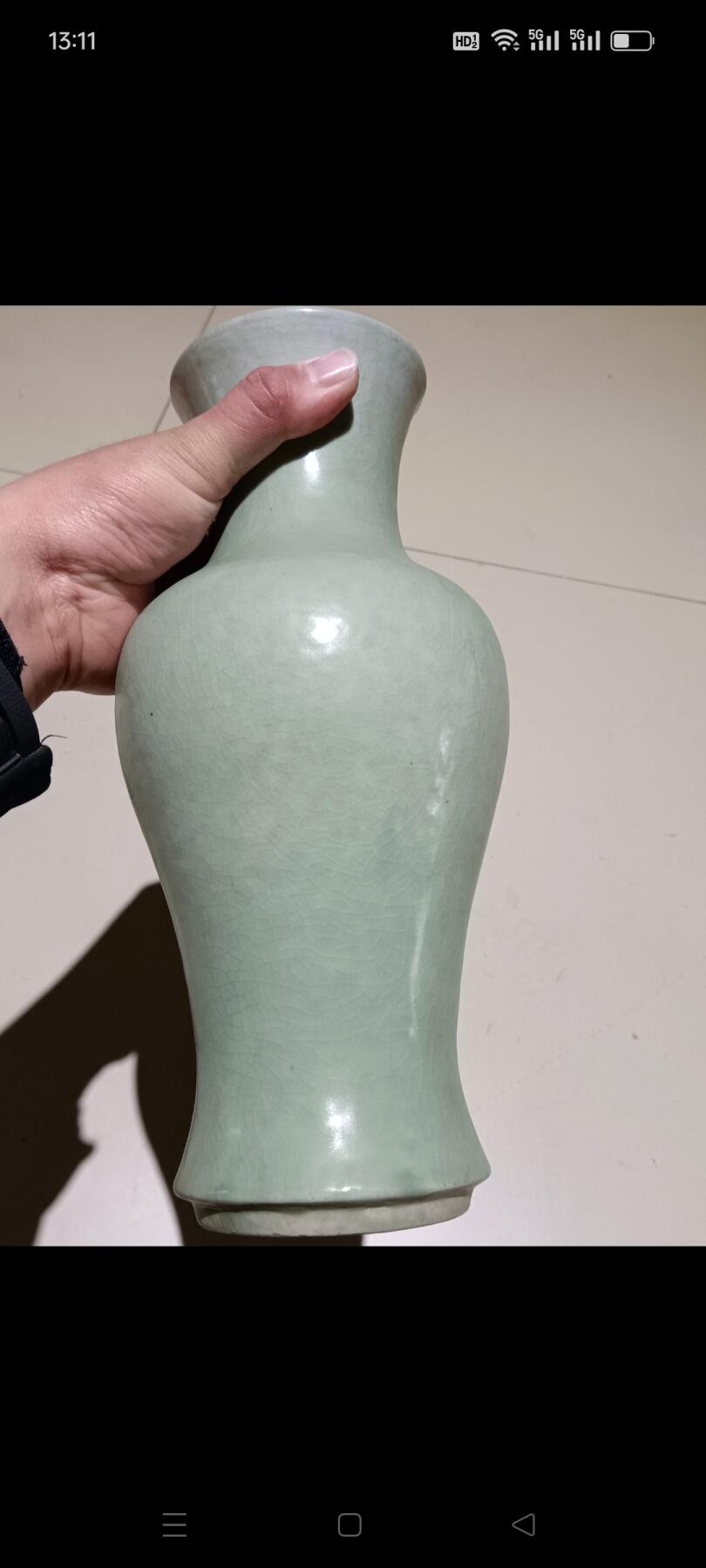 民国时期单色釉赏瓶，造型精美，通体开片，包浆温润如玉，保存完好，品相一流，非常难得