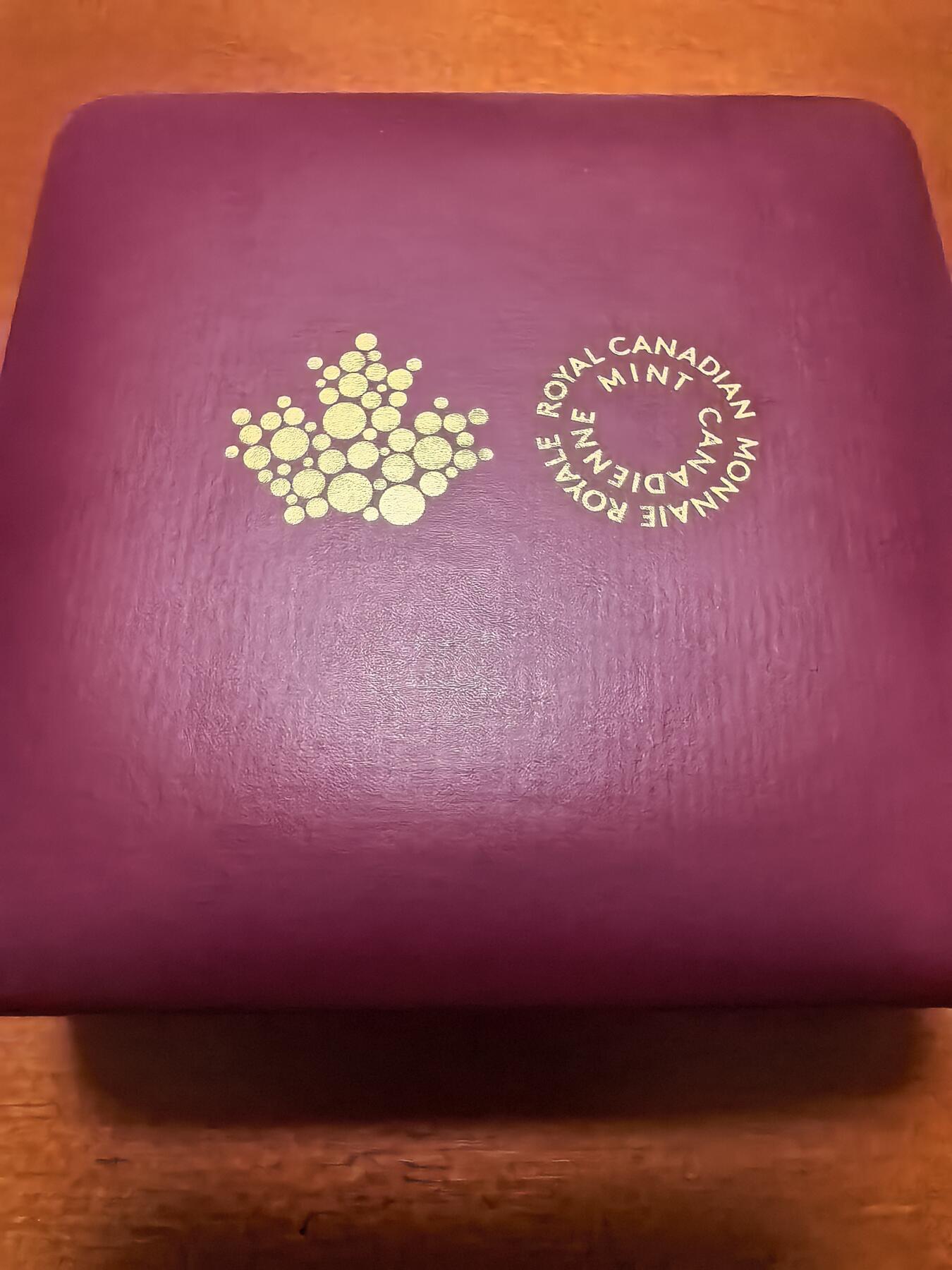 长老汇蛇年精选第四十二场拍卖 2018加拿大伊丽莎白二世25加元超高浮雕仿古银币，34克9999银，盒证全，4500枚