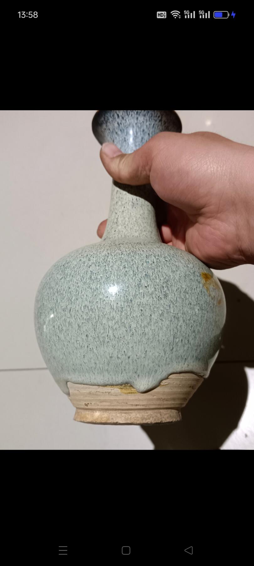 老钧釉长颈瓶，釉水一流，造型精美，保存完好，品相一流
