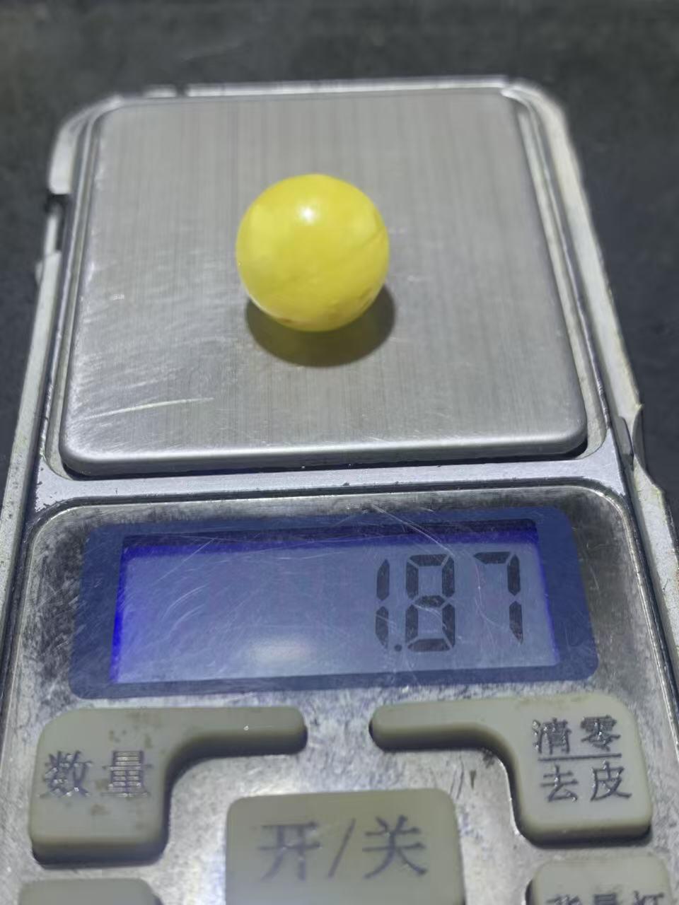 天然乌克兰原矿蜜蜡圆珠一颗 蜡色浓郁 原矿无优化 通货特价一颗，