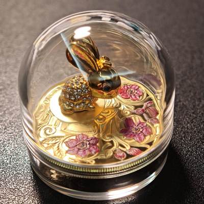 【德藏】世界币章拍卖第144期（拍品征集中~欢迎藏友联系） - 2023年 中国"兔与花"幻彩3D立体镀金纪念章 立体感及幻彩效果十足 直径约：40mm，重约：42.8g