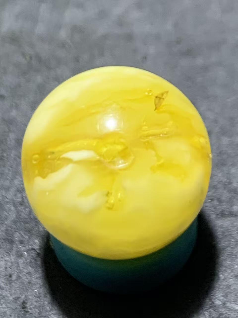 天然乌克兰原矿蜜蜡通货圆珠一颗。！