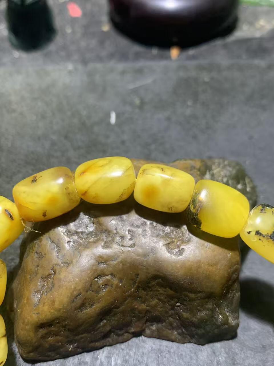 天然乌克兰蜜蜡随形手串1条！