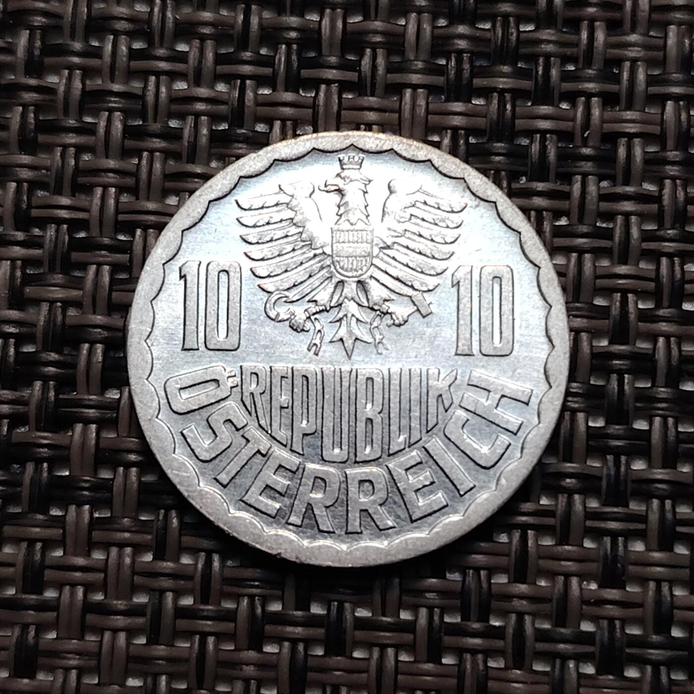 布加迪🐬～世界钱币(上海)🌾第 238 期 /  各国套币和散币 奥地利🇦🇹 1979年 10分