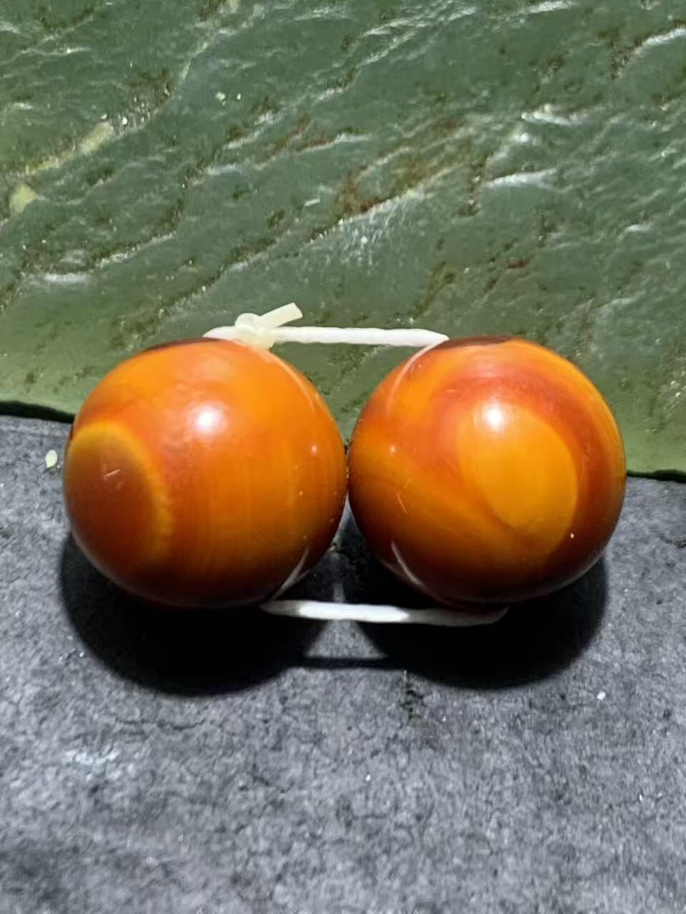 精美高玉化天眼纹缠丝玛瑙腰珠一对，