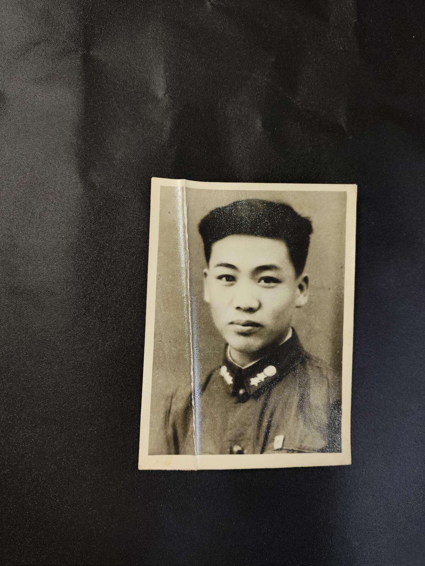 新时代收藏徽章红藏拍卖(第二十五场)  徽章纸品证书杂项 55式通讯兵大尺寸照片