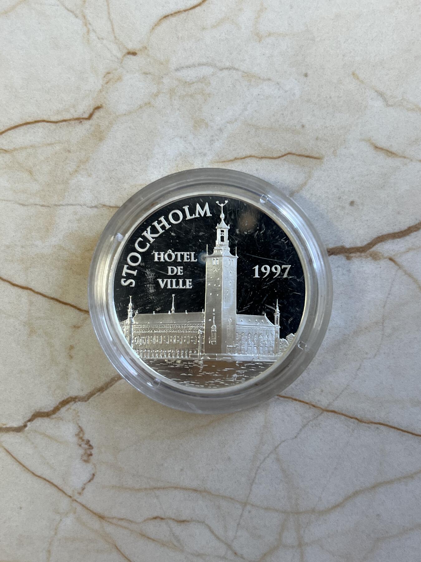 第173期拍卖【长期征集拍品】 法国1997年欧洲建筑系列瑞典灯塔双面值纪念银币，900银，发行20000枚，有氧化