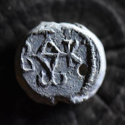 【良泉】第38期【直播场】9月18日晚19.30点开拍！ 组，西方古代钱币、丝路杂项专场  - 公元6-9世纪【拜占庭帝国】官员组合字母花押铅封