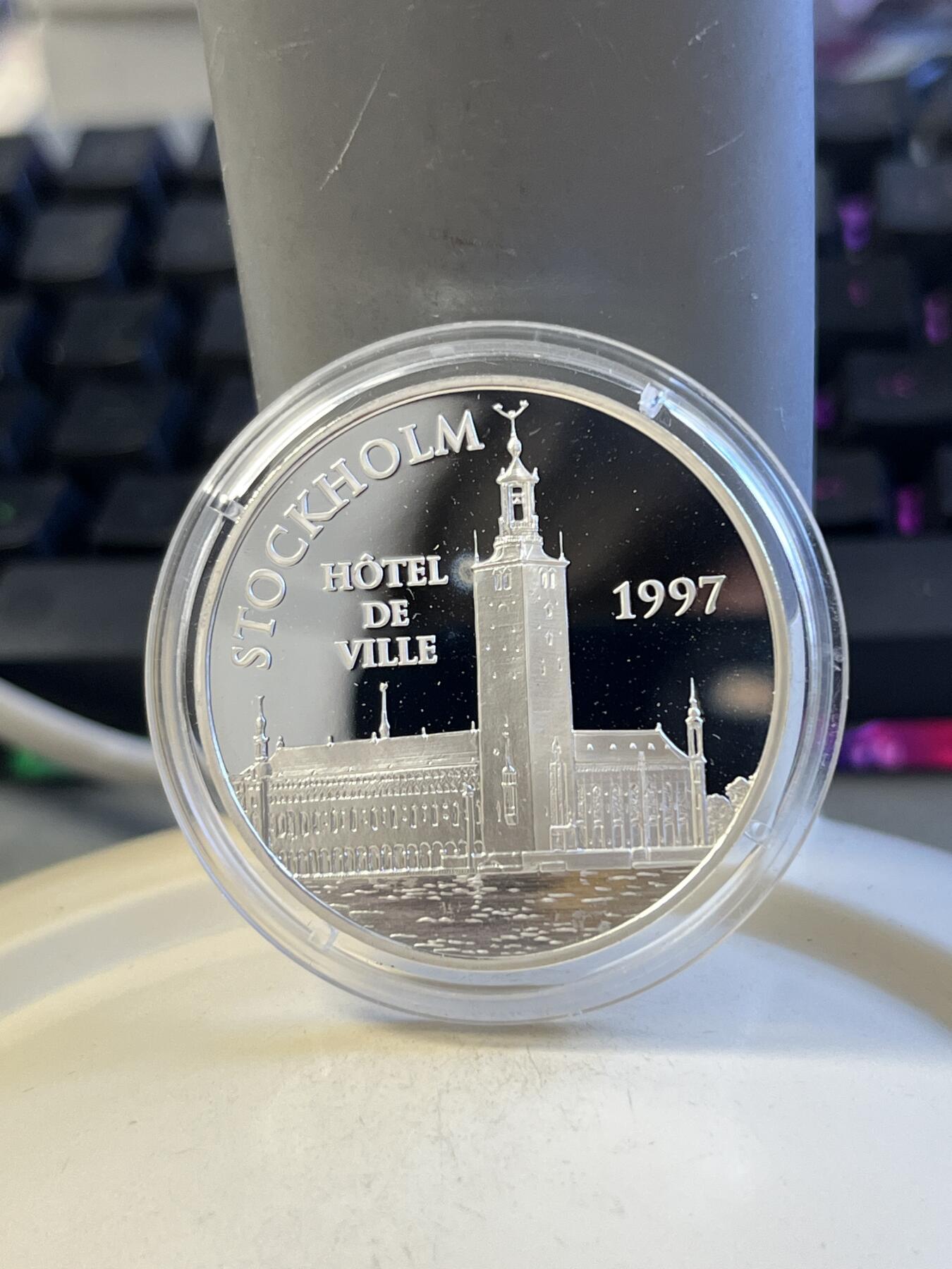 第173期拍卖【长期征集拍品】 法国1997年欧洲建筑系列瑞典灯塔双面值纪念银币，900银，发行20000枚，有氧化