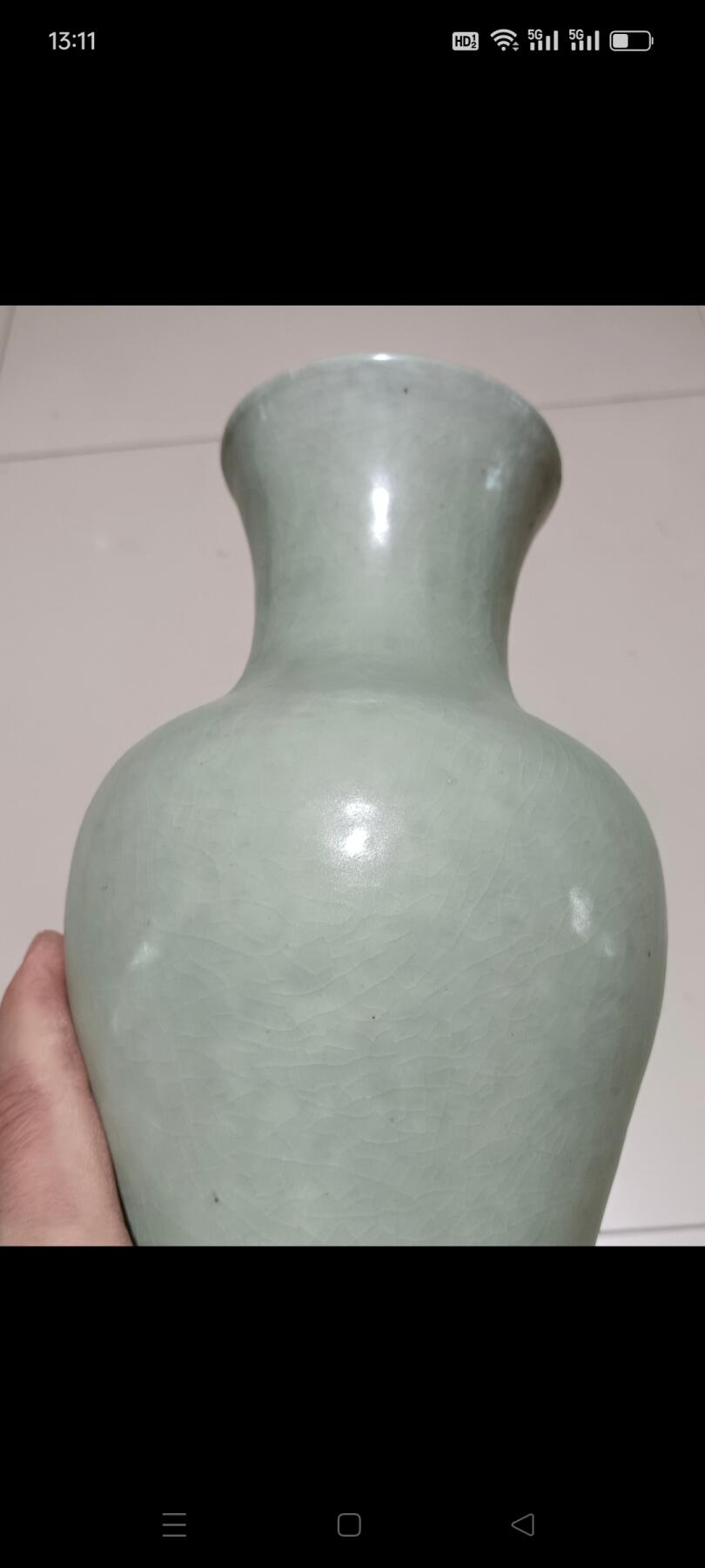 民国时期单色釉赏瓶，造型精美，通体开片，包浆温润如玉，保存完好，品相一流，非常难得