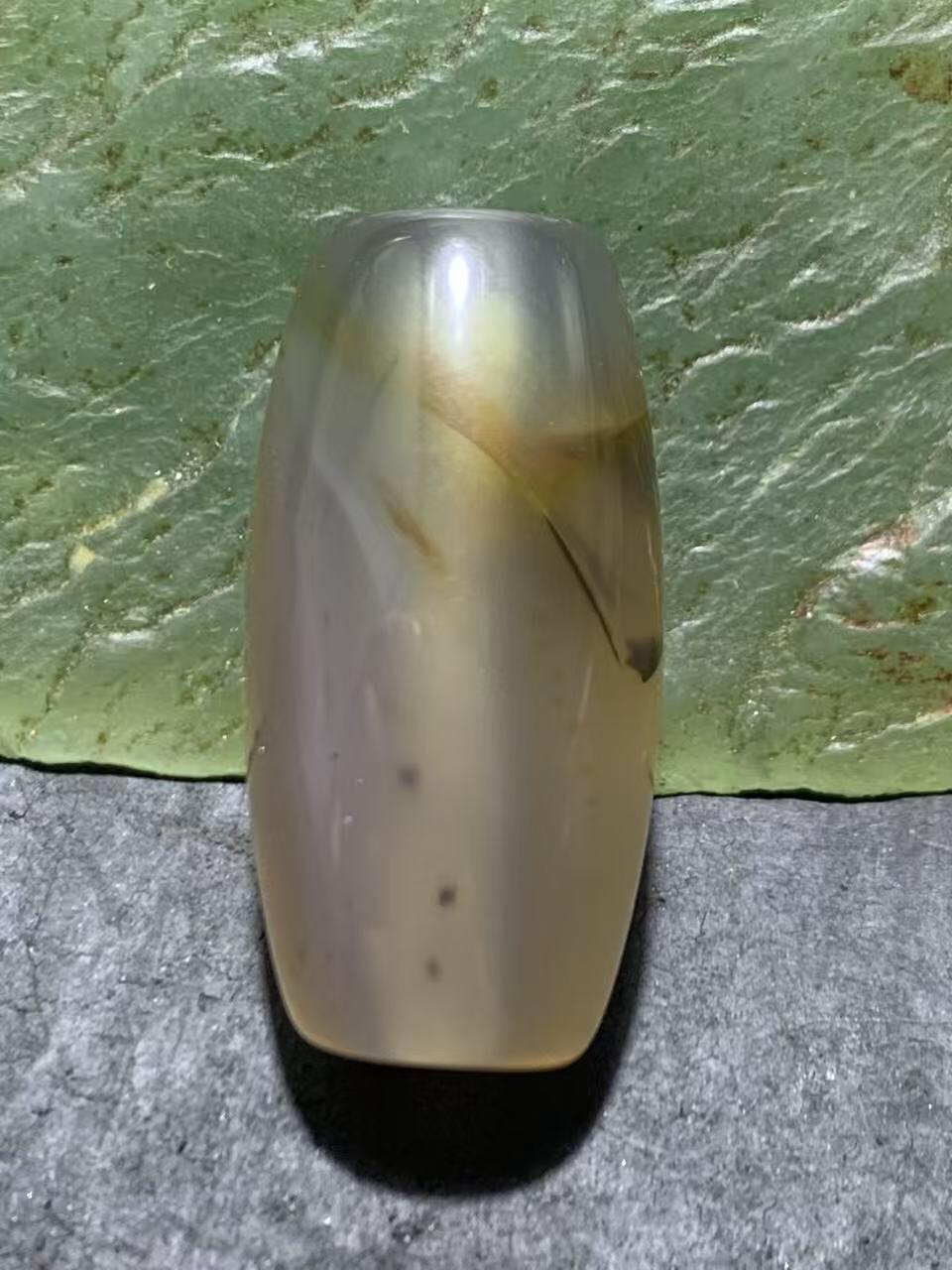 高玉化冻料巴西玛瑙通货桶珠一个，