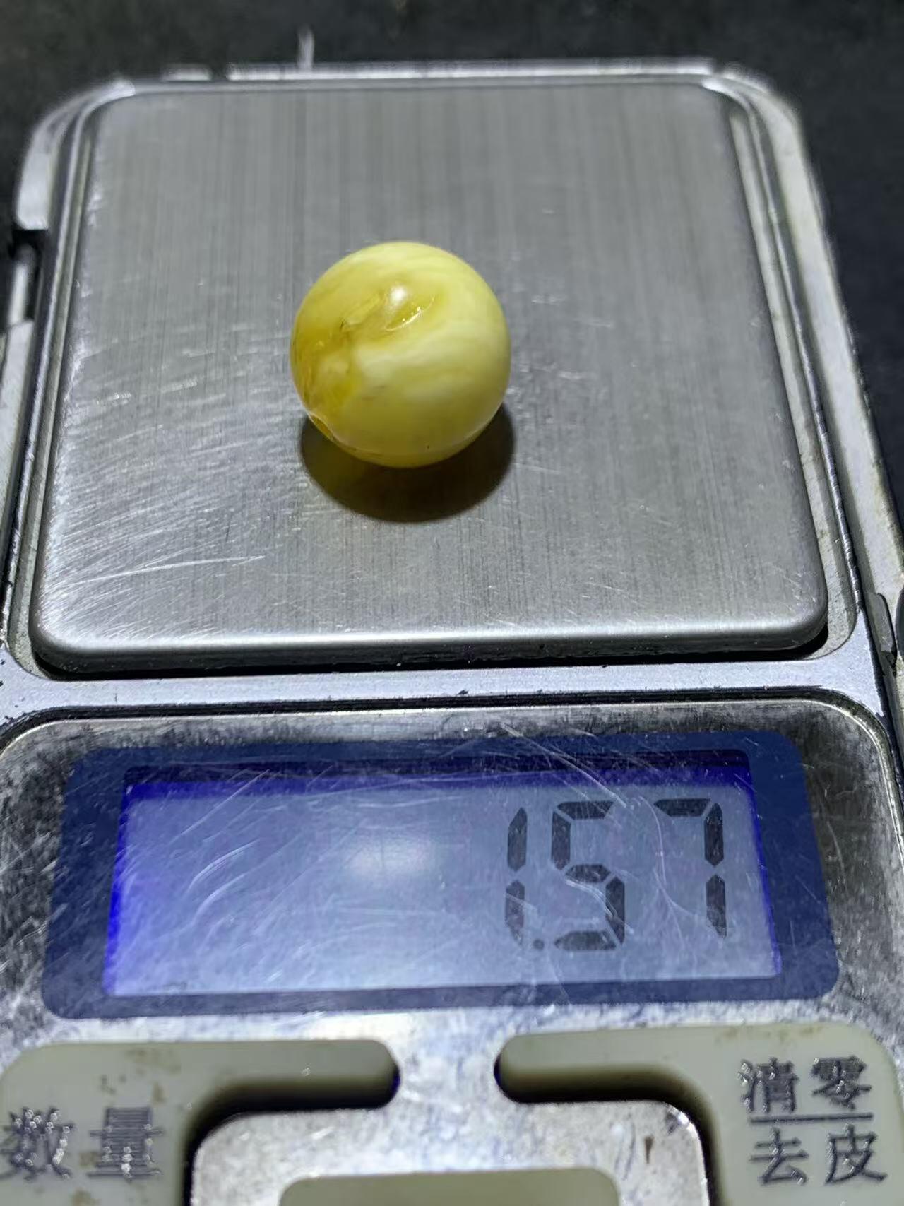 天然乌克兰原矿蜜蜡通货圆珠一颗。！