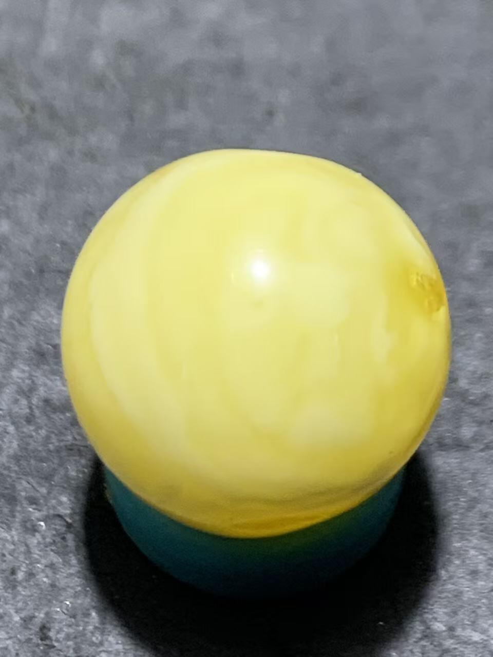 天然乌克兰原矿蜜蜡通货圆珠一颗。！