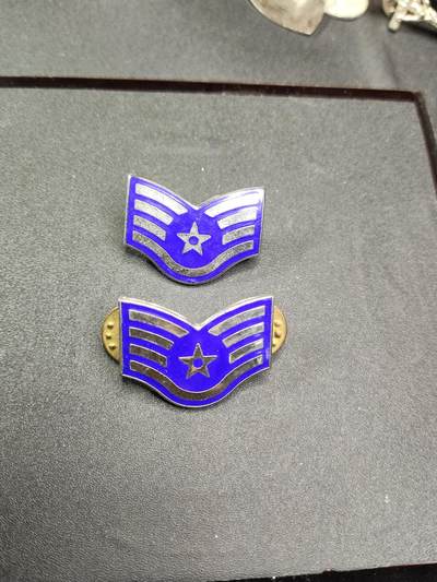 新时代收藏徽章红藏拍卖(第二十五场)  徽章纸品证书杂项 - 美国空军上士军衔一对 大厂梅耶生产