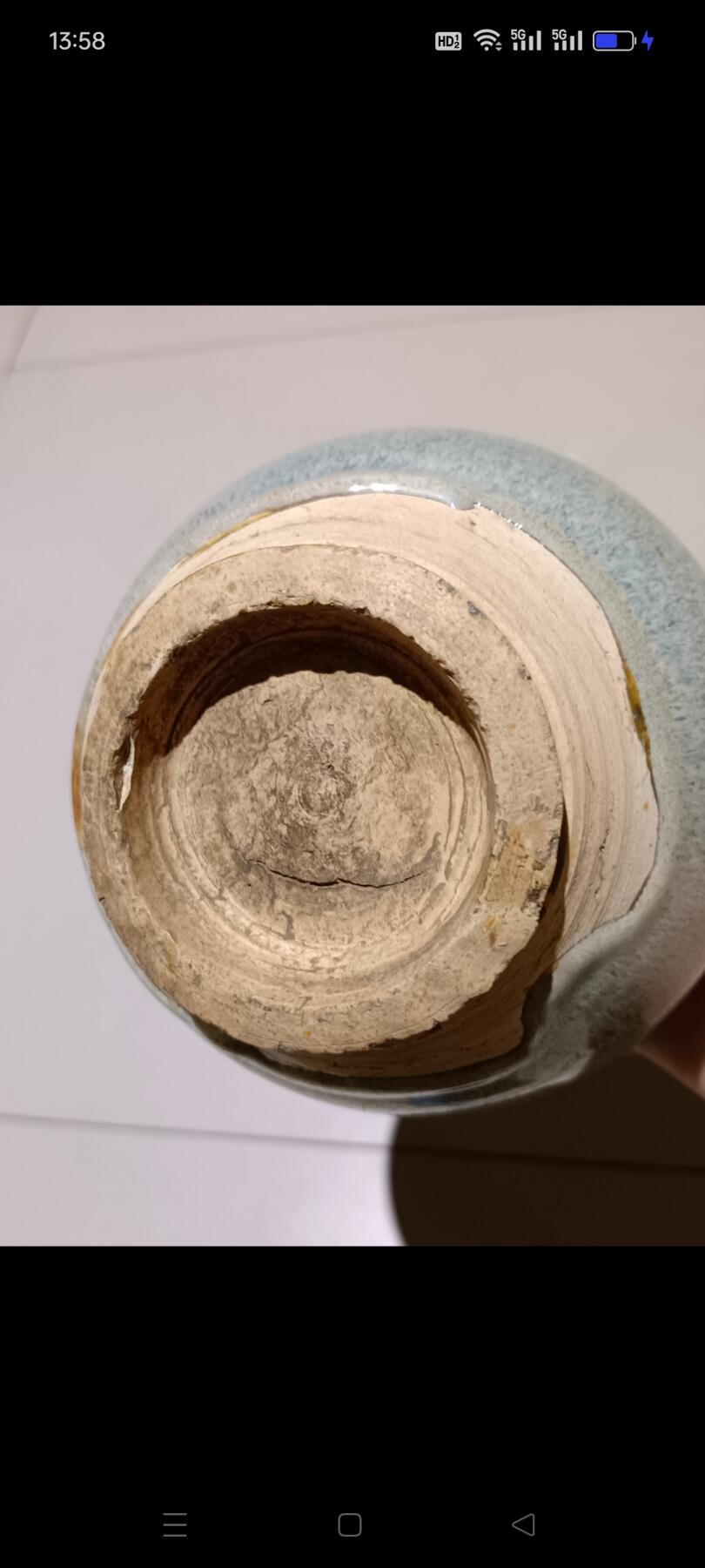老钧釉长颈瓶，釉水一流，造型精美，保存完好，品相一流