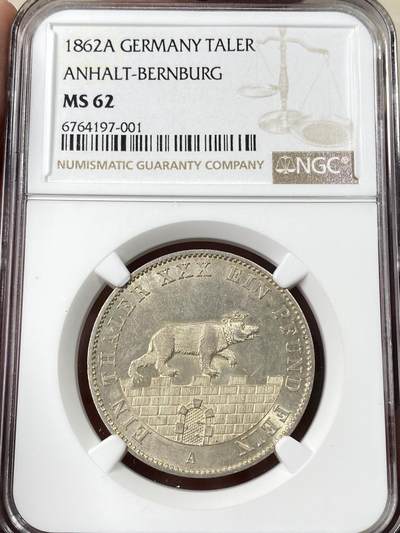万国钱币拍卖第052期 - NGC MS62 1862年安哈尔特-贝恩堡小熊爬墙流通矿业泰勒 淡金包浆 十字转光 纵享全熊毛丝滑底板