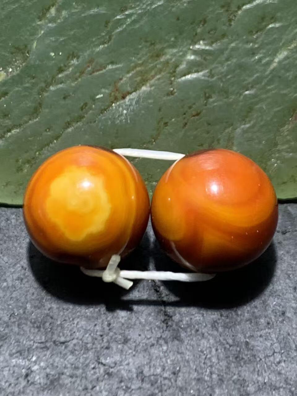 精美高玉化天眼纹缠丝玛瑙腰珠一对，