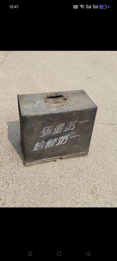 八十年代“泰山牌”手摇速印机，大约重五十斤，保存完好，品相如图 八十年代“泰山牌”手摇速印机，大约重五十斤，保存完好，品相如图