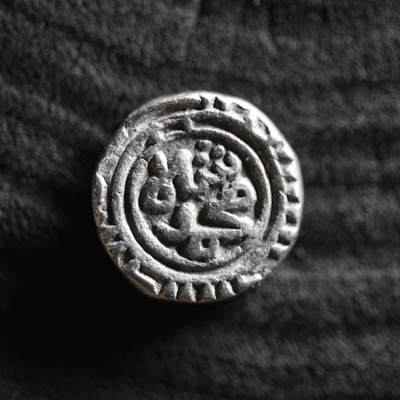 【良泉】【国庆精品场】10月2日晚19.30点开拍！ 222组，西方古代钱币、印章专场 - 【极美品】公元1296-1316【德里苏丹】阿拉乌德丁·卡尔吉“三体文”吉塔尔，3.48克