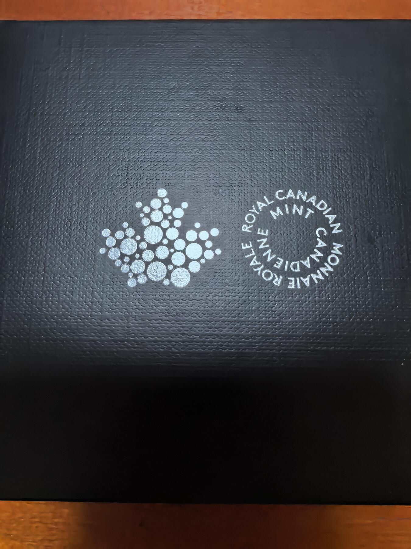 长老汇蛇年精选第四十二场拍卖 2018加拿大伊丽莎白二世25加元超高浮雕仿古银币，34克9999银，盒证全，4500枚
